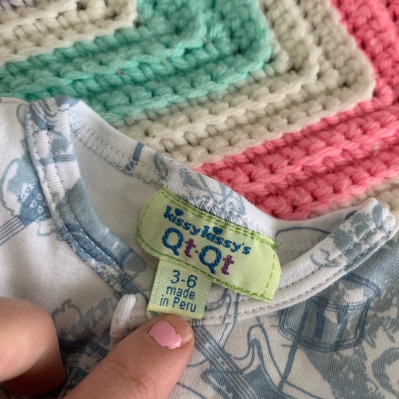 Kissy Kissy Guitar Onesie - Picture 2 of 2